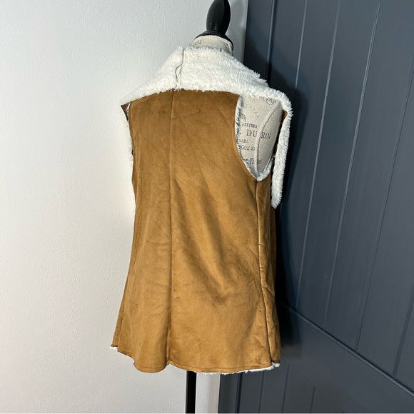 Show Me Your MuMu Sherpa Vest - Picture 5 of 8